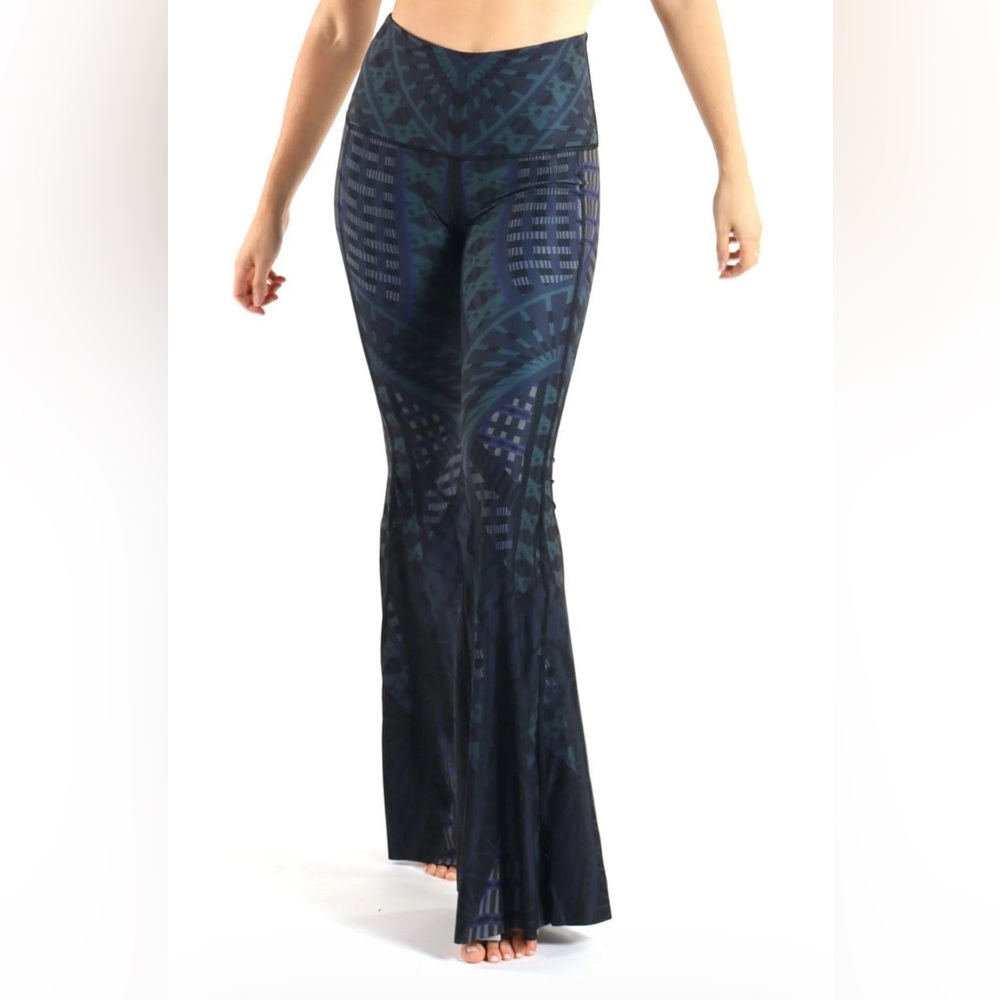 Yoga Democracy Bell Bottom Warrior One Yoga Pants, Small